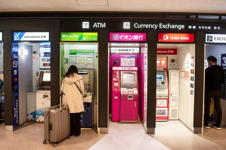 Japan Modernizes Its Systems: Foreigners Can Now Apply for Credit Cards More Easily